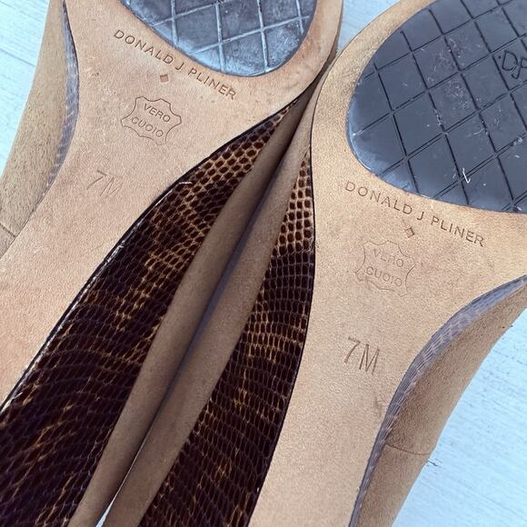DONALD PLINER Milli Brown Suede Wedges Size 7 Peep Toe Snake Print Heels Preppy - Picture 10 of 14